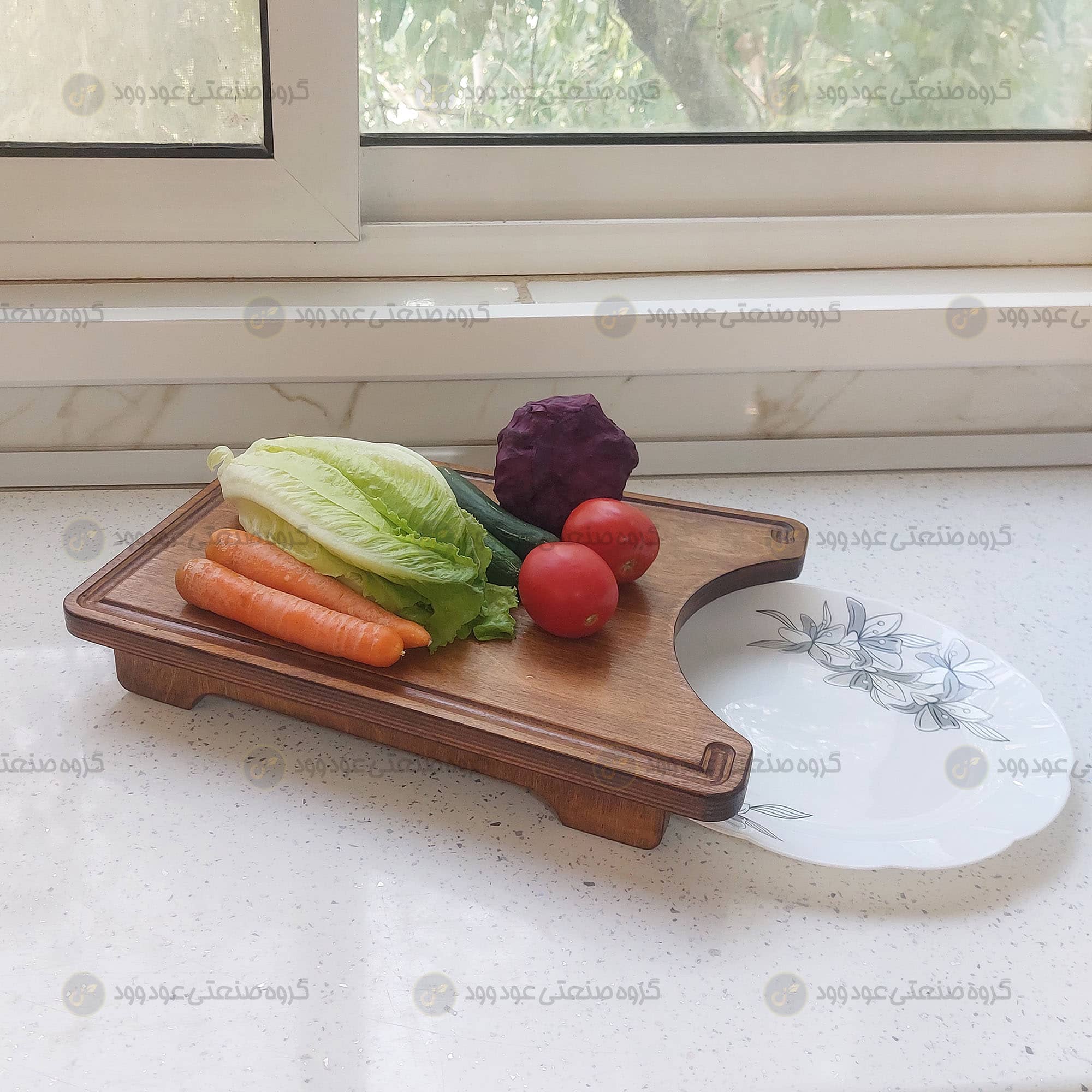 تخته گوشت چوبی مدل شالی دیزاین شده با بشقاب